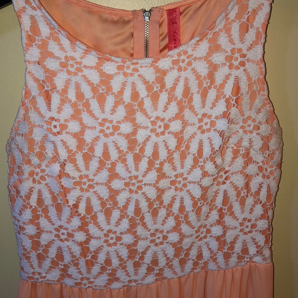 Dress - Picture 2 of 10